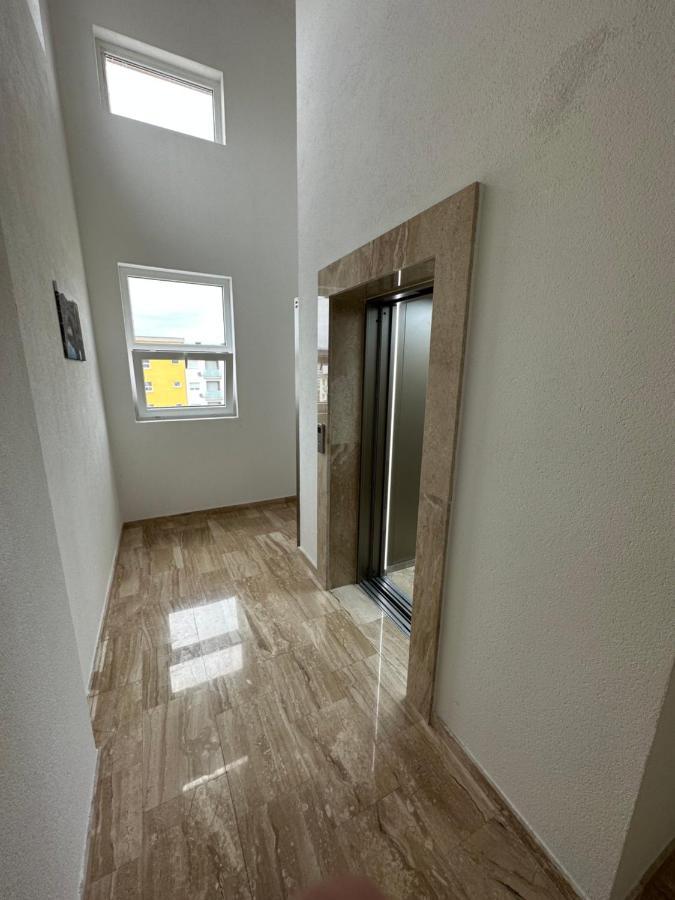 Irina Centre Apartment 포드고리차 외부 사진